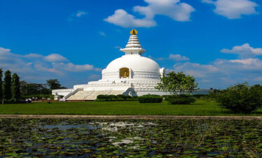 Lumbini_Buddhist_pilgr